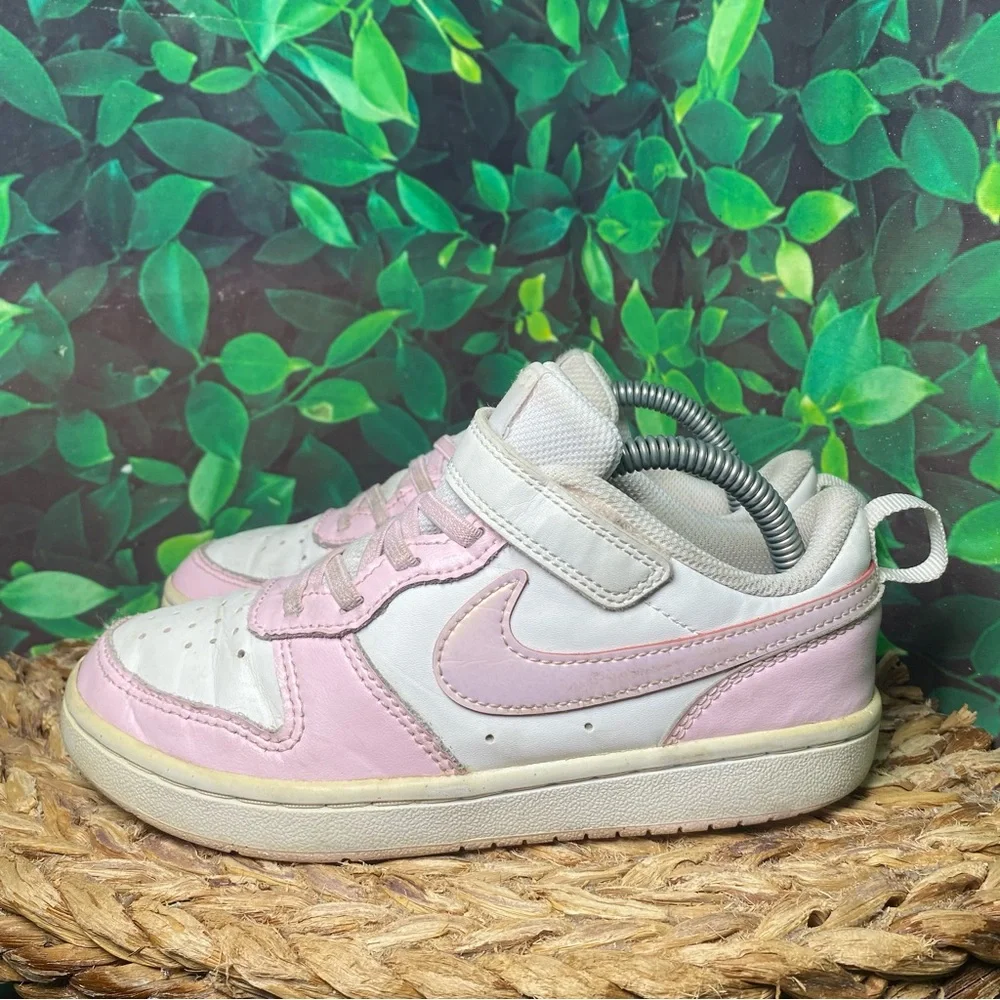 Nike court borough pink white v strap